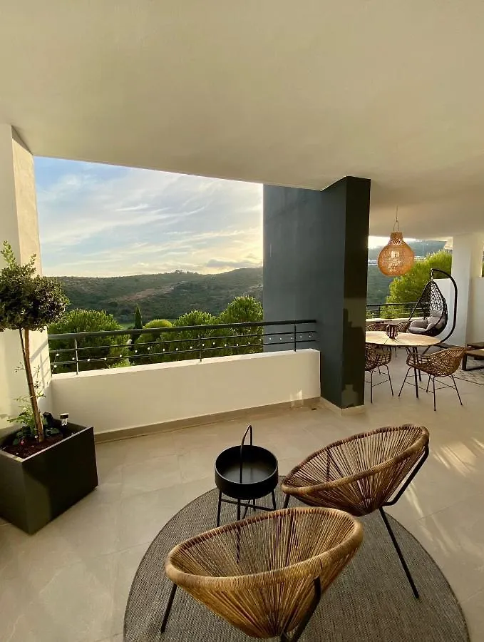 Casamira Daire Bahia de Casares 0*,
